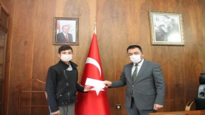 ÖDÜLLERİNİ MÜFTÜ AYVAZ VERDİ