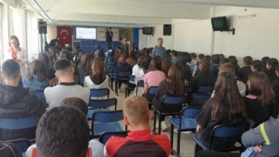 ÖĞRENCİLER SİBER SUÇLARA KARŞI BİLGİLENDİRİLDİ