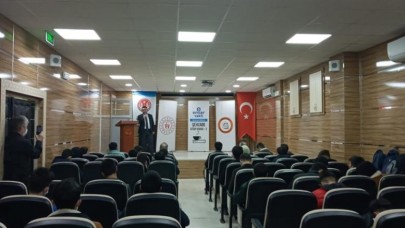 ÖĞRENCİLERLE SÖYLEŞİ YAPTI