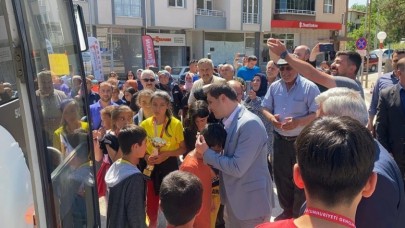 OKÇULARA COŞKULU KARŞILAMA