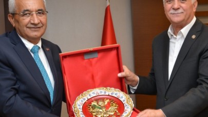 ÖKSÜZ, BAYRAKTAR’I ZİYARET ETTİ