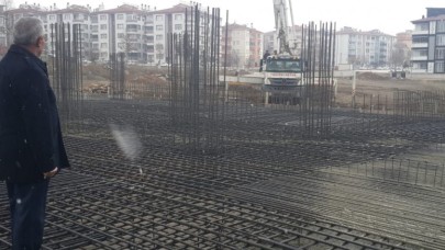 OKUL İNŞAATINDA İNCELEMEDE BULUNDU