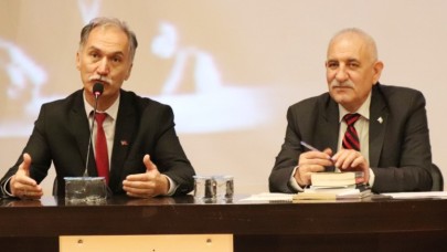 ÖRNEK ŞAHSİYETLER TEMALI KONFERANS DÜZENLENDİ