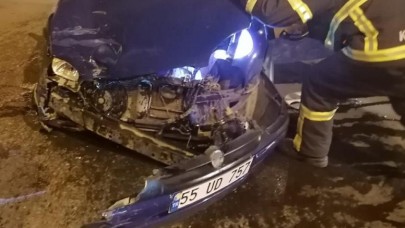 OTOGAR ÖNÜNDE MADDİ HASARLI TRAFİK KAZASI