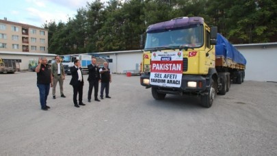 PAKİSTAN İÇİN BİR TIR YOLA ÇIKTI