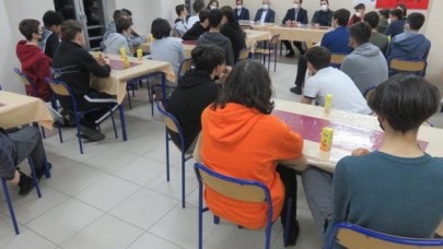 PANSİYONDA KALAN ÖĞRENCİLERLE BİR ARAYA GELDİ