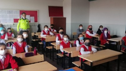 POLİSTEN ÖĞRENCİLERE TRAFİK EĞİTİMİ