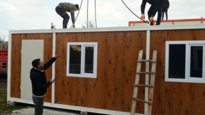 PREFABRİK EV VE KONTEYNER ÜRETİCİLERİ DEPREMZEDELER İÇİN MESAİDE