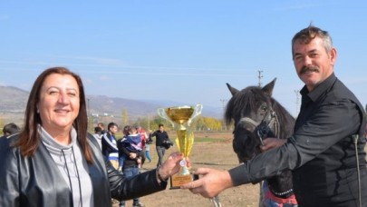 RAHVAN AT YARIŞLARI NEFESLERİ KESTİ