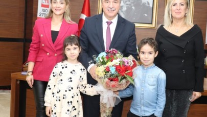 REKTÖR ELMACI, MİNİK ÖĞRENCİLERİ KONUK ETTİ