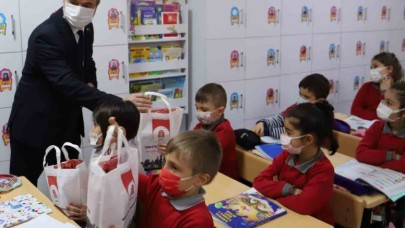 REKTÖR ELMACI MİNİK ÖĞRENCİLERİ ZİYARET ETTİ