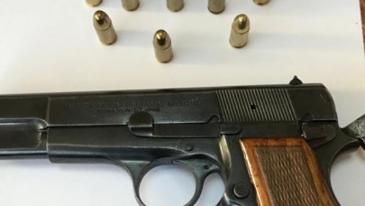 RUHSATSIZ TABANCAYLA YAKALANDI GÖZALTINA ALINDI