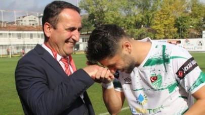 SAHA KOMİSERİ BABA FUTBOLCU OĞLU İLE FUTBOL MAÇINDA BİR ARAYA GELDİ