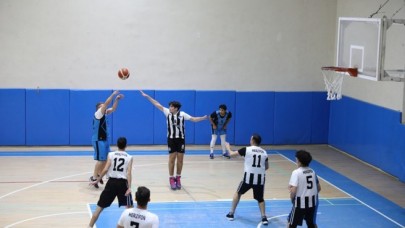 SALONDAKİ PERFORMANSI GÖZ DOLDURDU