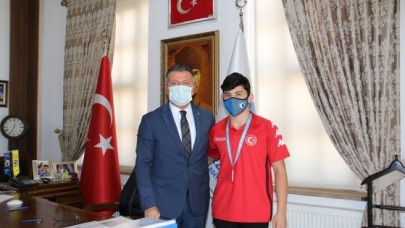 ŞAMPİYONDAN BAŞKAN’A ZİYARET