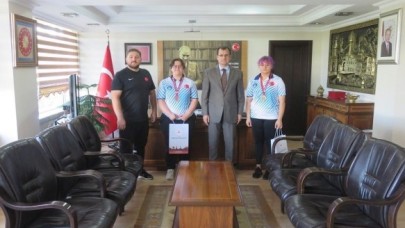 ŞAMPİYONDAN KAYMAKAM GÜLDOĞAN’A ZİYARET