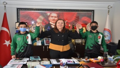 ŞAMPİYONLARDAN ÖZYOL’A ZİYARET
