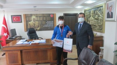 ŞAMPİYONU TEBRİK ETTİ