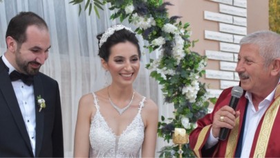 SARI, ÇİFTLERİN MUTLULUĞUNA ORTAK OLUYOR
