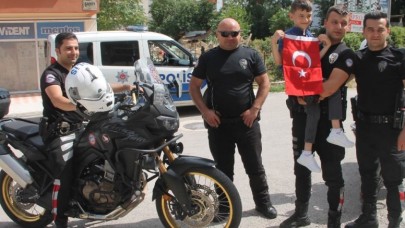 ŞEHİDİNİN ÇOCUĞUNUN HAYALİNİ POLİSLER GERÇEKLEŞTİRDİ