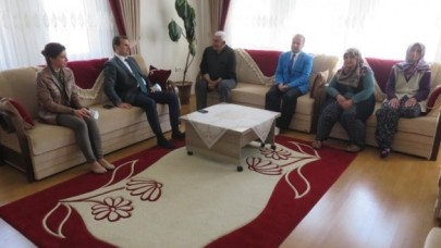 ŞEHİT AİLELERİ VE GAZİLERE ZİYARETLERİNE DEVAM ETTİ