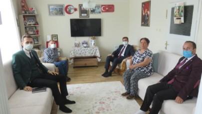 ŞEHİT AİLELERİNİ ZİYARET ETTİ