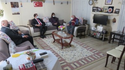 ŞEHİT AİLELERİNİ ZİYARET ETTİ