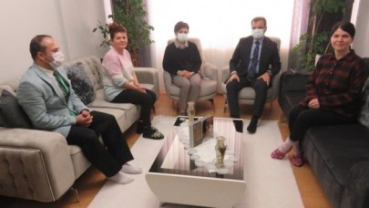 ŞEHİT AİLELERİNİ ZİYARET ETTİ