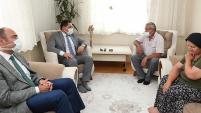 ŞEHİT AİLESİNİ ZİYARET ETTİ