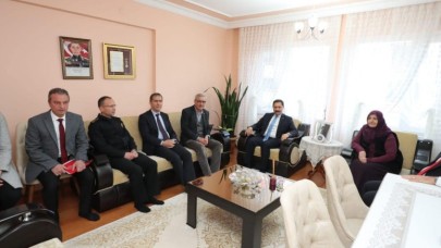 ŞEHİT AİLESİNİ ZİYARET ETTİ