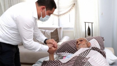 ŞEHİT BABASINA GEÇMİŞ OLSUN ZİYARETİ