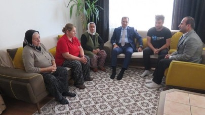 ŞEHİT VE GAZİ AİLESİNİ ZİYARET ETTİ