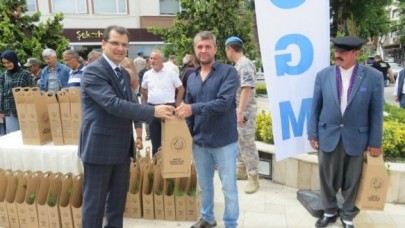 ŞEHİTLERİMİZ ANISINA FİDAN DAĞITILDI