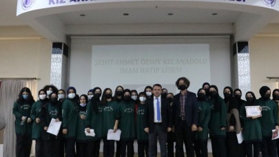 SEZAİ KARAKOÇ ANISINA ŞİİR DİNLETİSİ DÜZENLENDİ