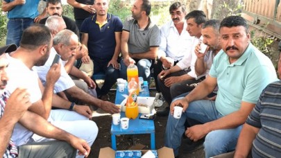 SIRA BEKLEYEN ÇİFTÇİLERİ ZİYARET ETTİ