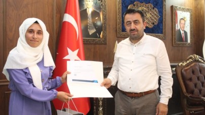 STAJER ÖĞRENCİLER BELGELERİNİ ALDI