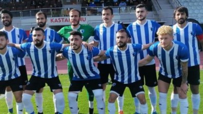 TARAFTAR TAKIMINA KAVUŞUYOR