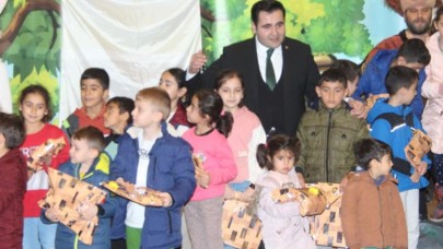 TAŞOVA'DA DEPREMZEDE ÇOCUKLAR İÇİN TİYATRO ETKİNLİĞİ DÜZENLENDİ