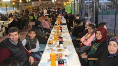 TAŞOVA'DA DEPREMZEDELER İÇİN İFTAR VERİLDİ