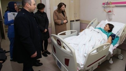 TEDAVİ GÖREN DEPREMZEDELERİ HASTANEDE ZİYARET ETTİ