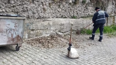 TEMİZLİK İŞLERİ EKİPLERİ 24 SAAT GÖREVDE