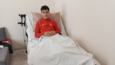 TFF BAŞKANI ÖZDEMİR’DEN TREN KAZASINDA AYAĞINI KAYBEDEN FUTBOLCUYA MORAL MEKTUBU