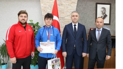 TÜM ÖĞRENCİLERİMİZE ÖRNEK TEŞKİL ETMESİNİ DİLİYORUZ