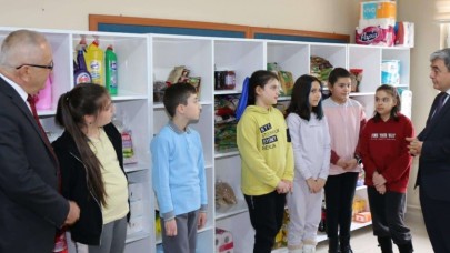 TÜRKMEN, DEPREMZEDELER İÇİN OLUŞTURULAN STANDI ZİYARET ETTİ