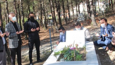 TÜRKOĞLU, MEZARI BAŞINDA ANILDI
