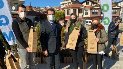 ÜCRETSİZ FİDAN DAĞITIMI YAPILDI