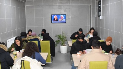 ÜNİVERSİTE ÖĞRENCİLERİNDEN BAŞKAN SARI’YA TEŞEKKÜR