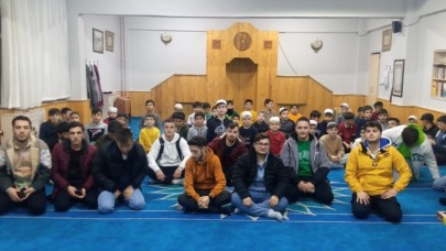 ÜNİVERSİTE VE HAFIZLIK ÖĞRENCİLERİ YATSI NAMAZINDA BULUŞTU