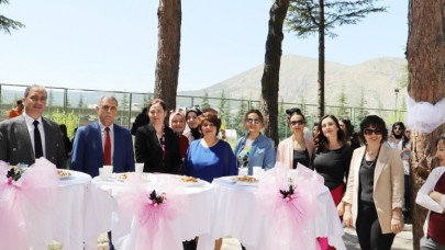 ÜNİVERSİTEDE HEMŞİRELER GÜNÜ ETKİNLİĞİ DÜZENLENDİ