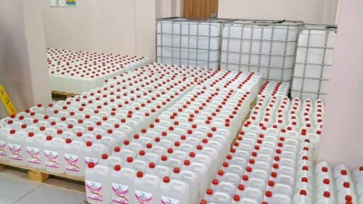 ÜRETEREK HEM EKONOMİYE HEM DE  SALGINLA MÜCADELEYE DESTEK OLUYORLAR